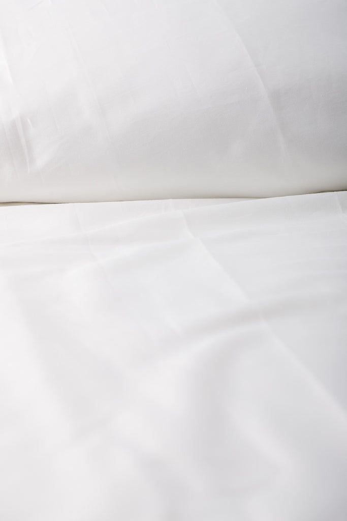 "White" Organic Cotton Sateen Fitted Sheet - Dreamdesigns.ca